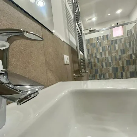 Apartment 31 H